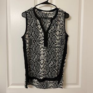 Daniel Rainn Sleeveless Blouse Black and White Snake Size Sexy Plunging Neckline